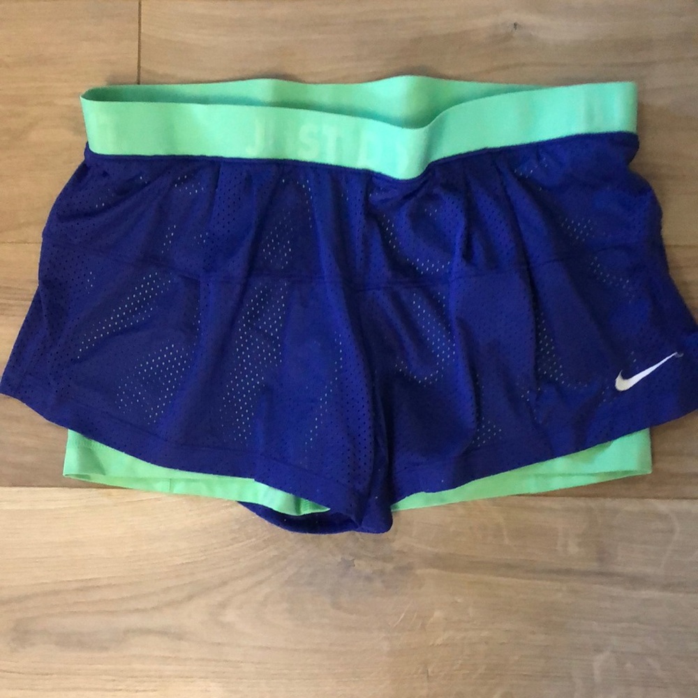Nike Women’s Sport Shorts Size L